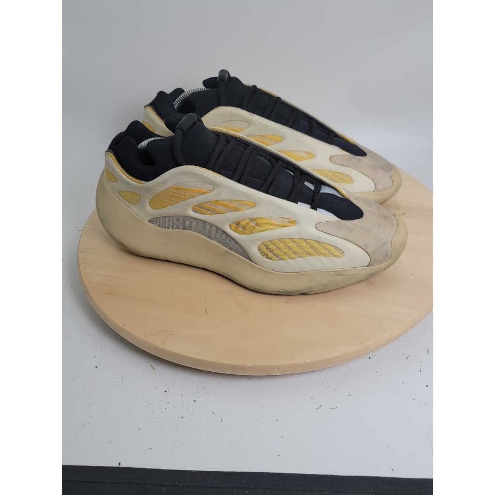 Adidas Yeezy 700 V3 Safflower Men Size 9.5